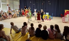 Zajčki pripravili glasbeno pravljico Mojca Pokrajculja