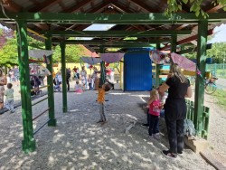 Koseški dežniki in klobuki