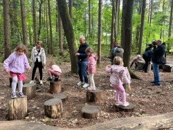 Gozdna dogodivščina z babicami in dedki