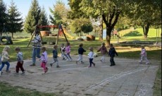 Gibalni poligon: gibanje telesa in naših možganov